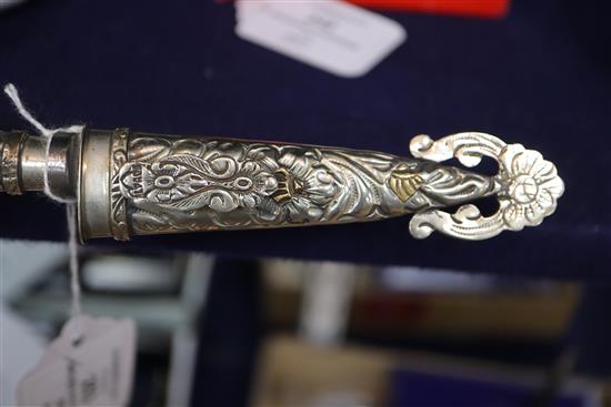 A Chinese porcelain dragon-decorated brush pot and a small gilt and white metal knife with sheath (2)